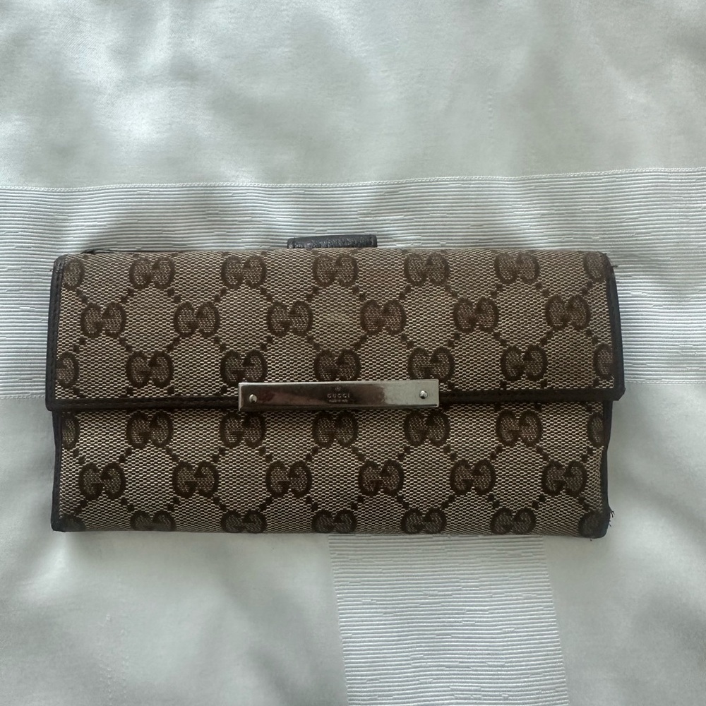 Authentic Gucci Continental Cloth wallet